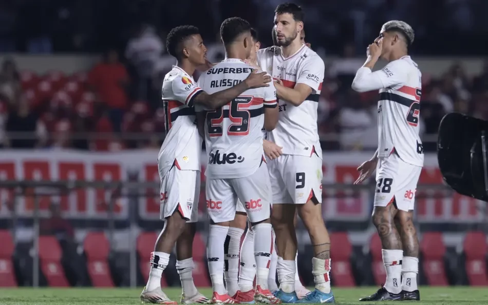 Bagaimana Taktik Bola Sepak Diterapkan dalam Peraduan?
